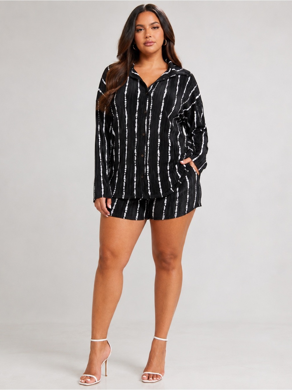 New Women’s Plisse Black and White Striped Button Up Shirt & Shorts Set Size 2X